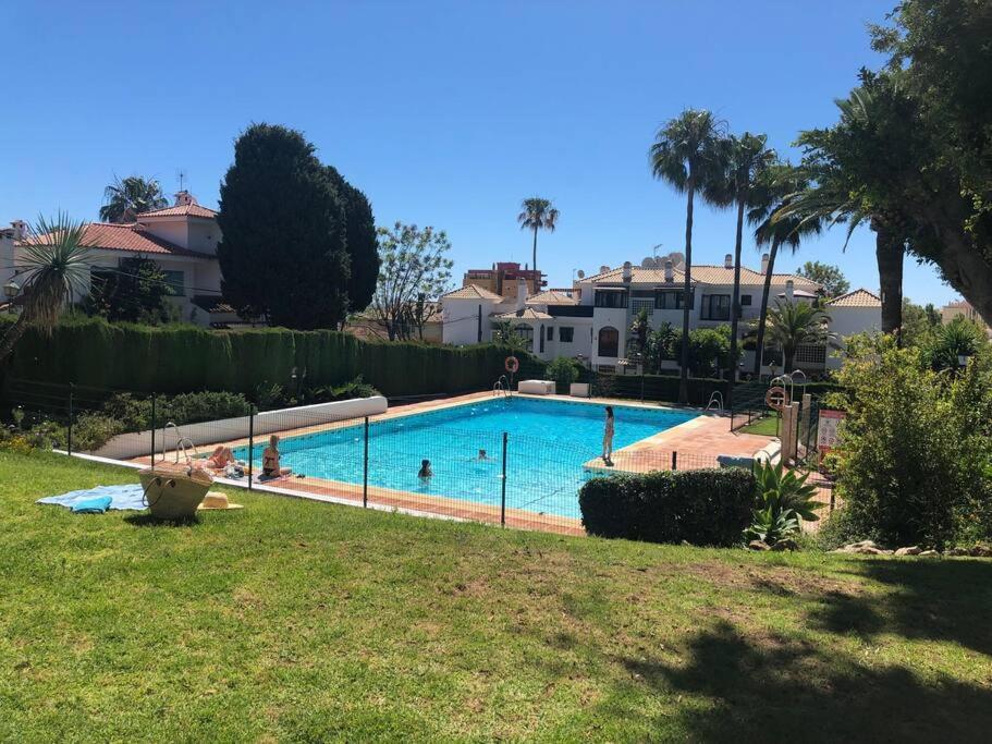 5 Personas + Parking + Piscina Todo El Ano Appartement *